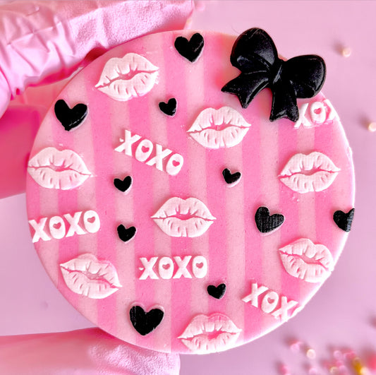 XOXO LIPS PATTERN - RAISED EMBOSSER